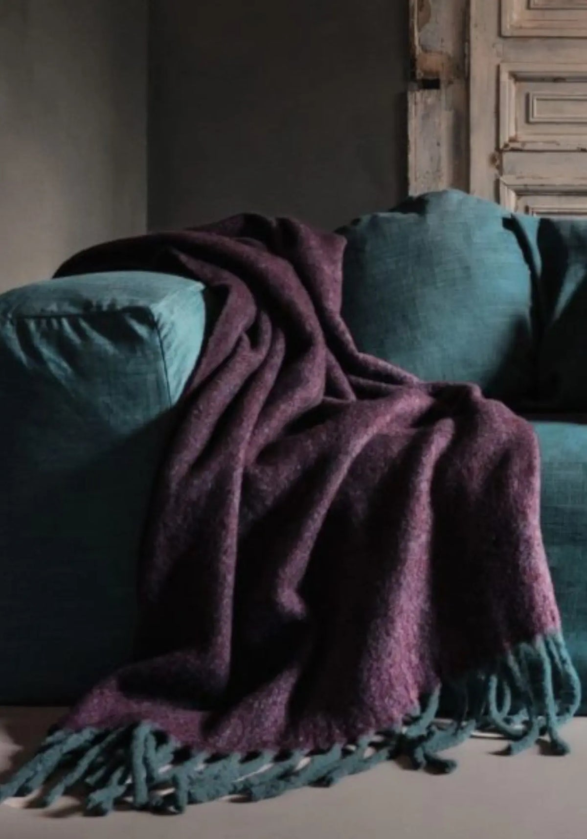 Le plaid crumble 125 x 200 cm prune chiné de chez Bed and Philosophy