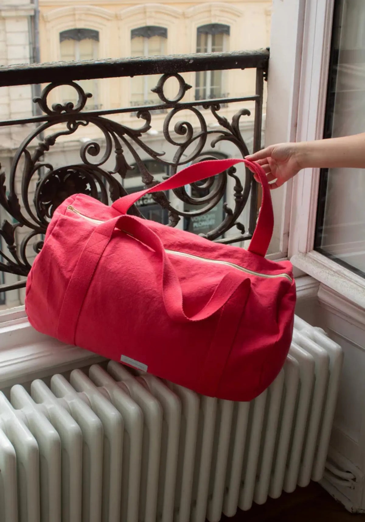 Le sac bowling rose framboise de chez Les Pensionnaires