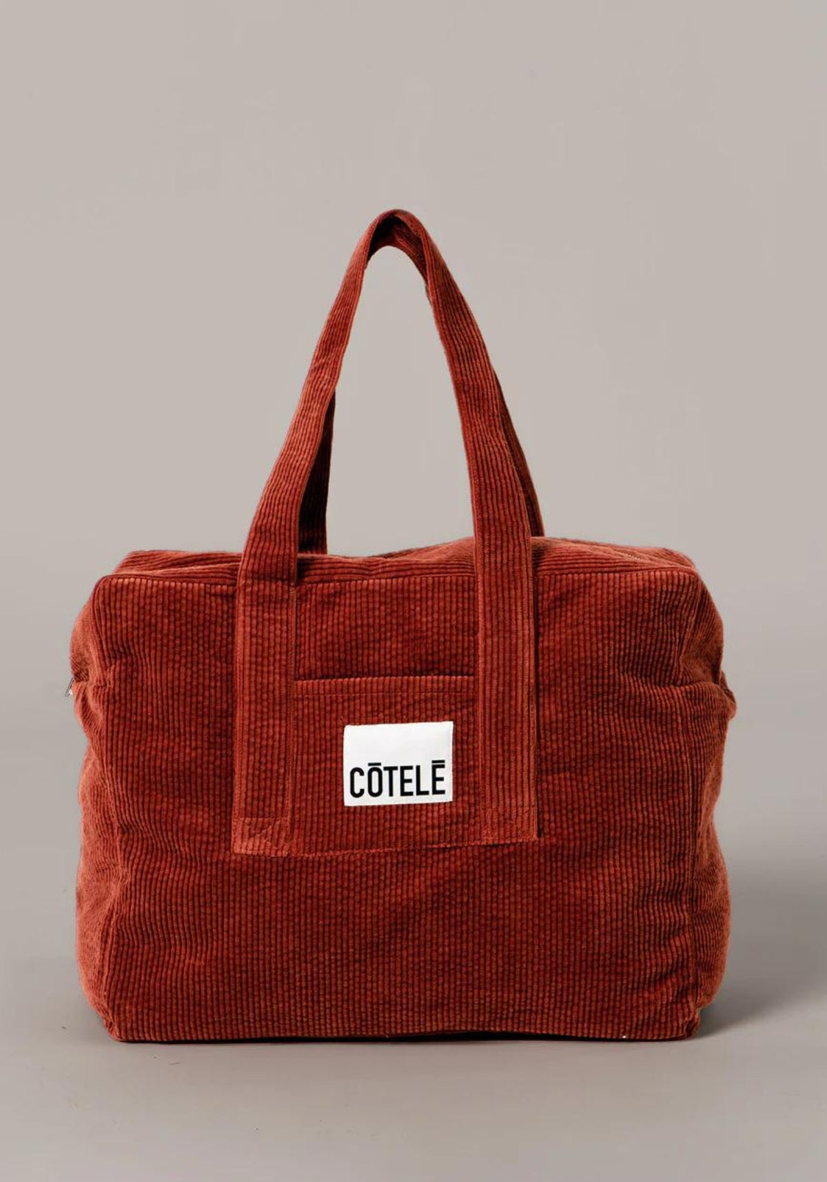 Le sac en velours week-end Bonny rouille de chez Côtelé Paris