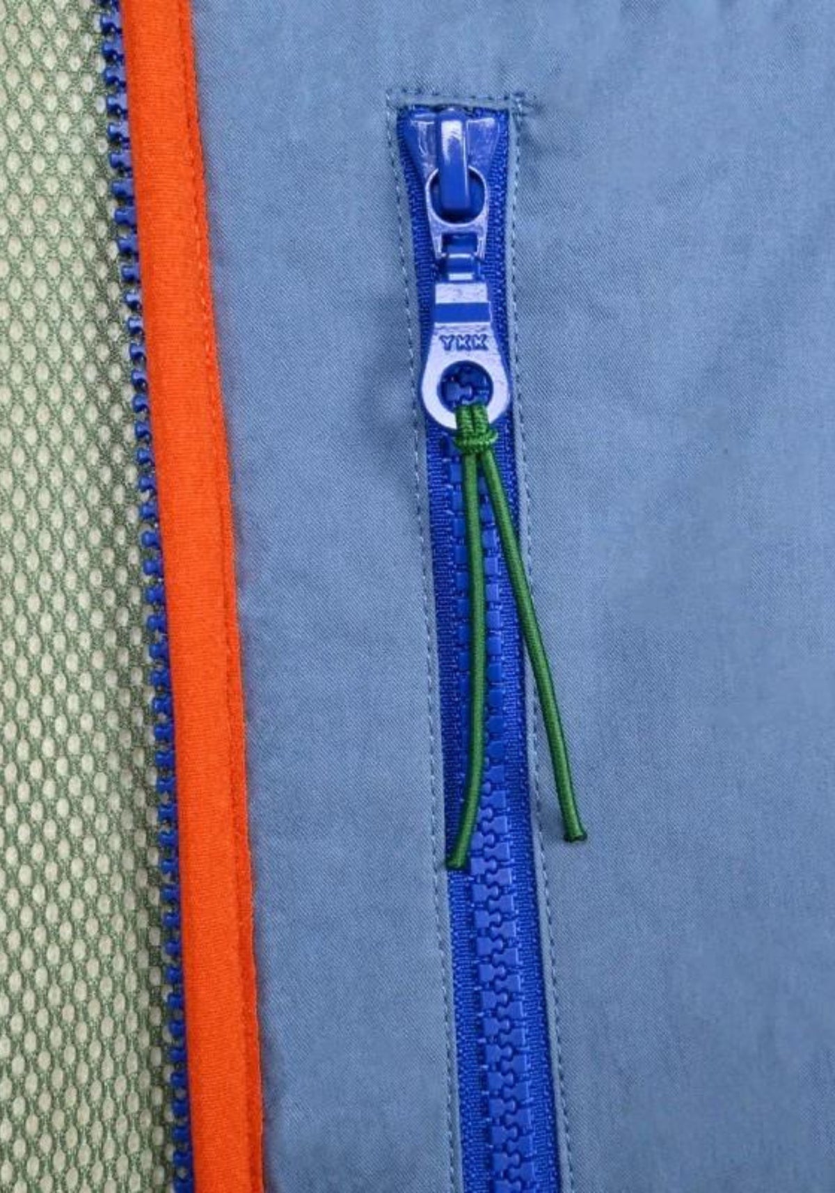 Zoom sur la poche poitrine de la Sherpa mixte zippée ivoire de chez Billybelt