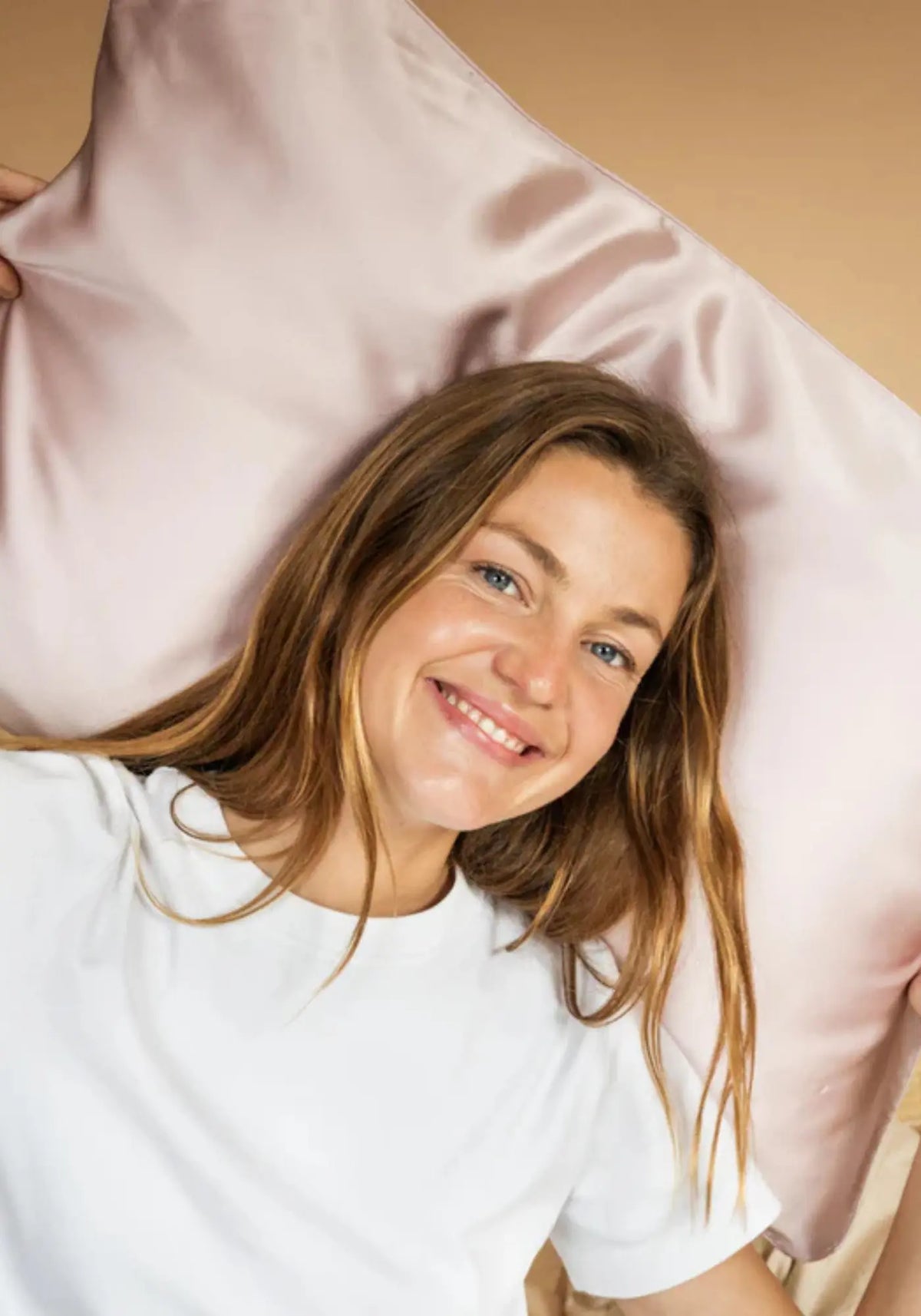 La taie d'oreiller en soie lotus de chez Emily's Pillow
