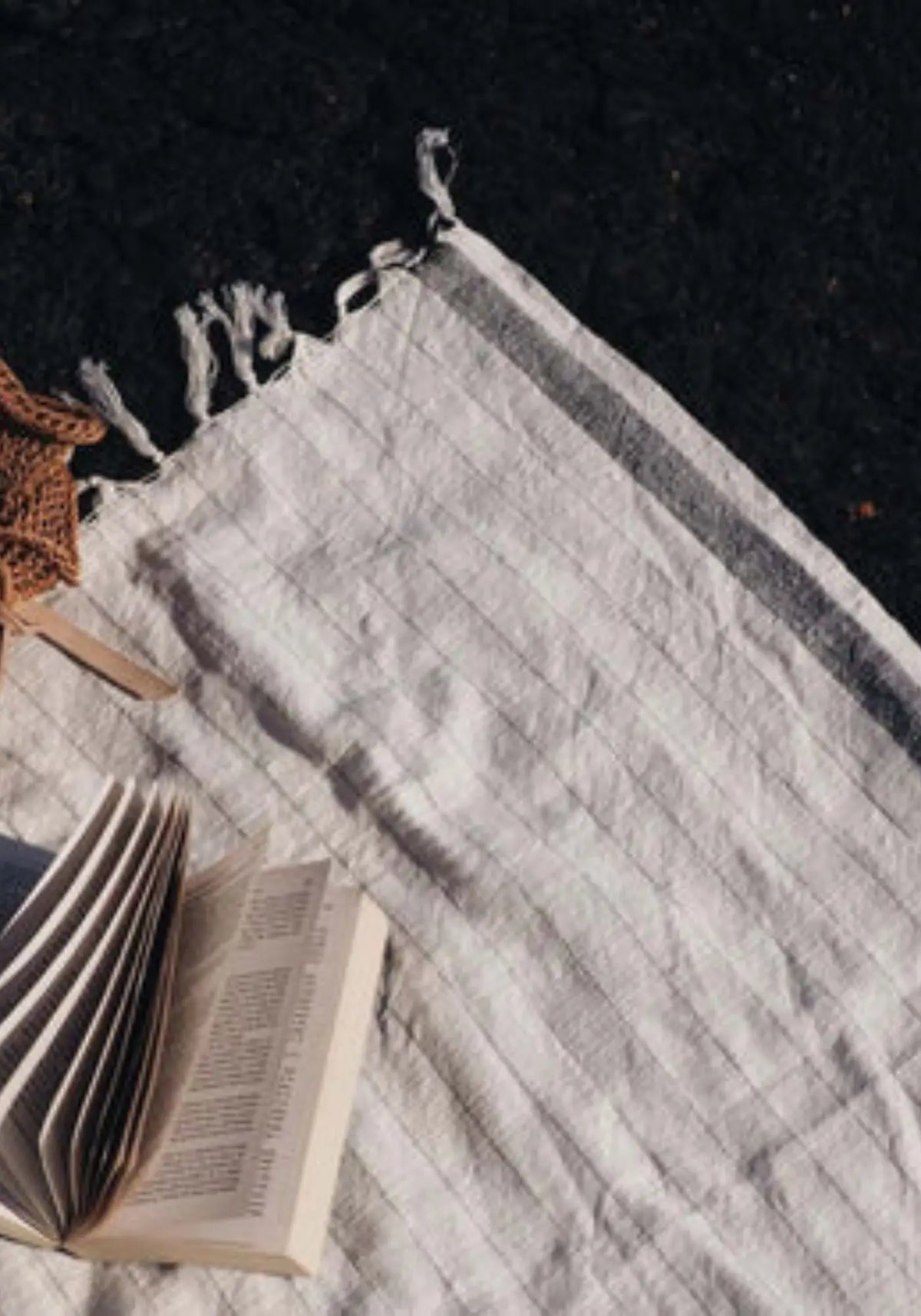 La serviette bahia black de chez Mizar & alcor