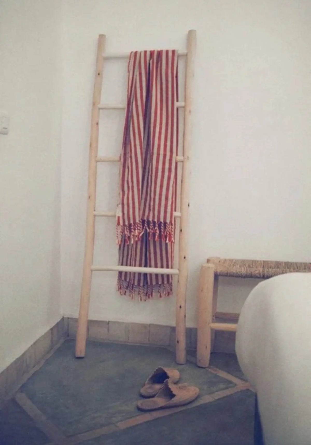 La serviette striped red de chez Mizar & alcor