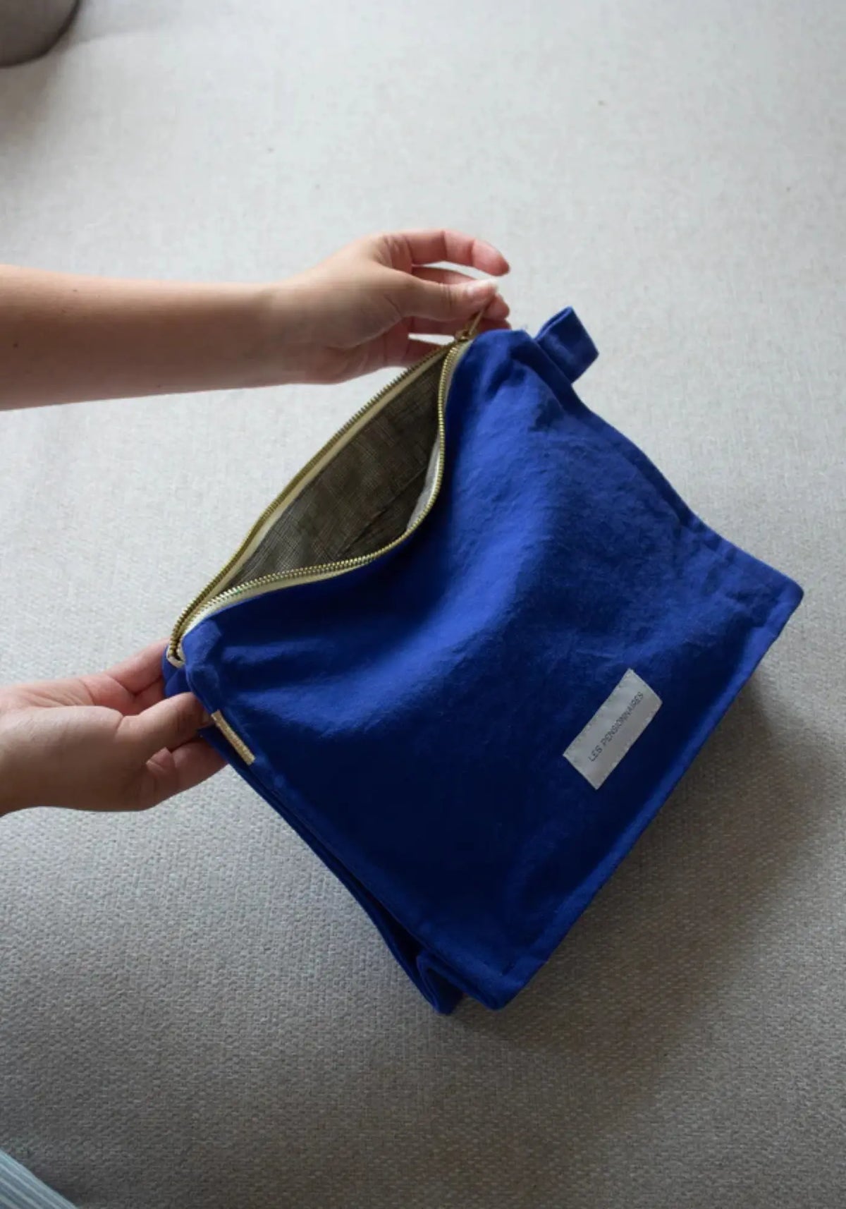 La trousse de toilette en coton bio bleu outremer de chez Les Pensionnaires