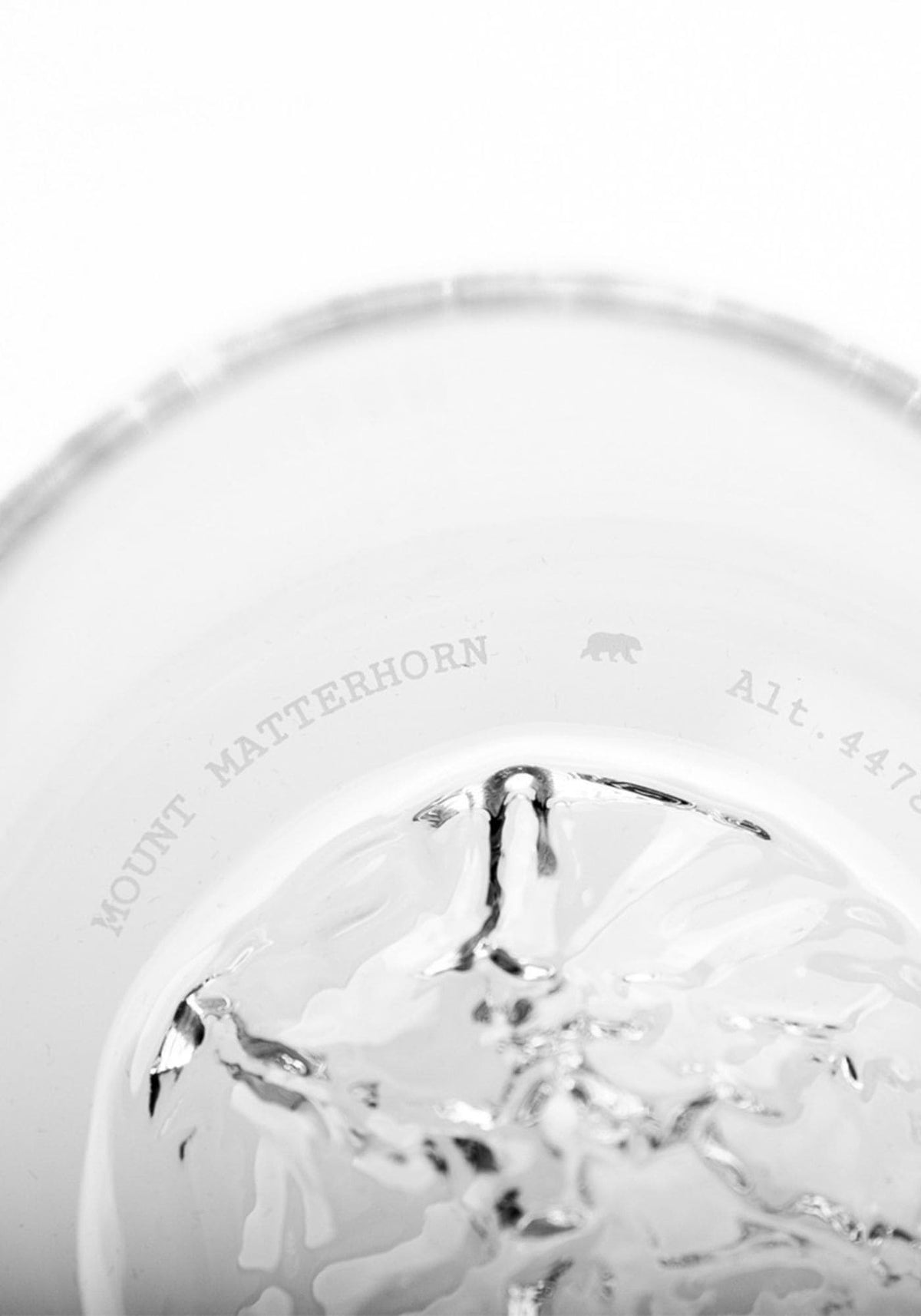 Zoom sur la gravure du verre topographic Mont Matterhorn avec indication de l'altitude de la montagne