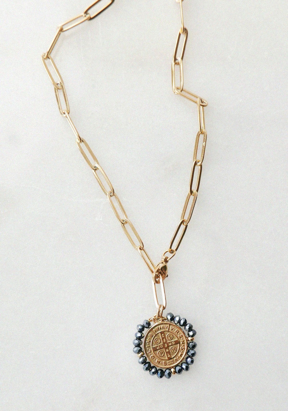 collier-gloria-hematite-cote-2-fancy-palas