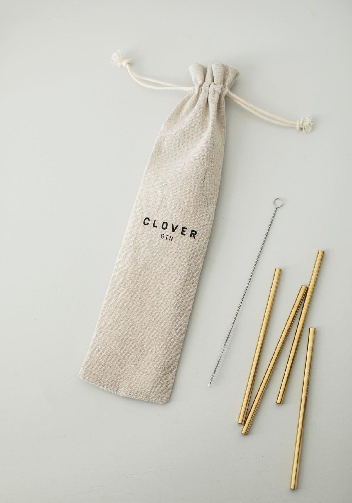 pailles-metal-dorees-avec-pochon-clover-gin